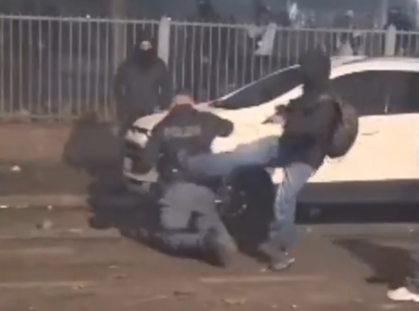 Ιταλία: Συγκρούσεις της αστυνομίας με διαδηλωτές στο Τορίνο &#8211; Κουκουλοφόροι επιτέθηκαν και σε δημοσιογράφους της RAI