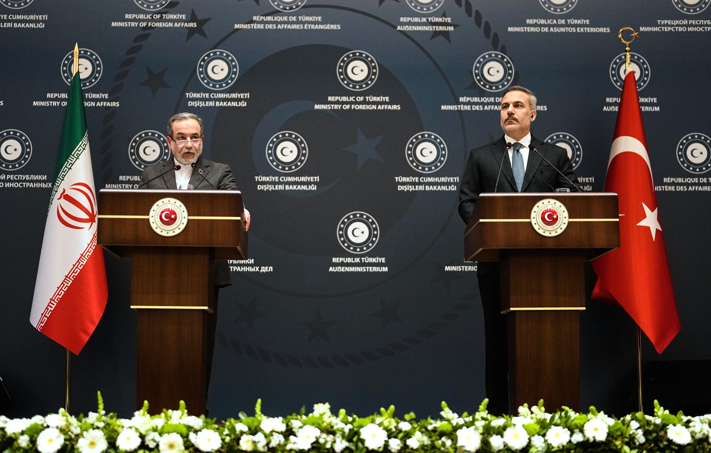 Διπλωματικός «πυρετός» για το Ιράν: Θα προλάβουν Άραβες και Τούρκοι τη σύγκρουση;