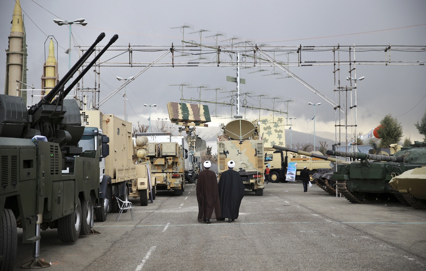 Το Ιράν αναδιατάσσει όπλα μάχης σε διάφορες πόλεις, λέει κανάλι των Φρουρών της Επανάστασης