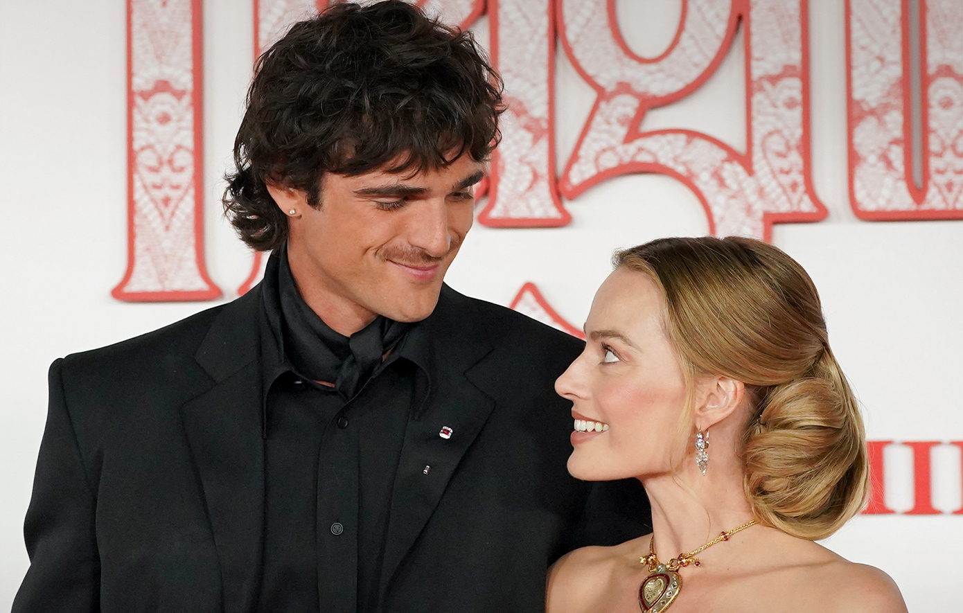 H Μάργκοτ Ρόμπι φόρεσε το εμβληματικό κολιέ της Ελίζαμπεθ Τέιλορ &#8211; Στο πλευρό της, ο Τζέικομπ Ελόρντι