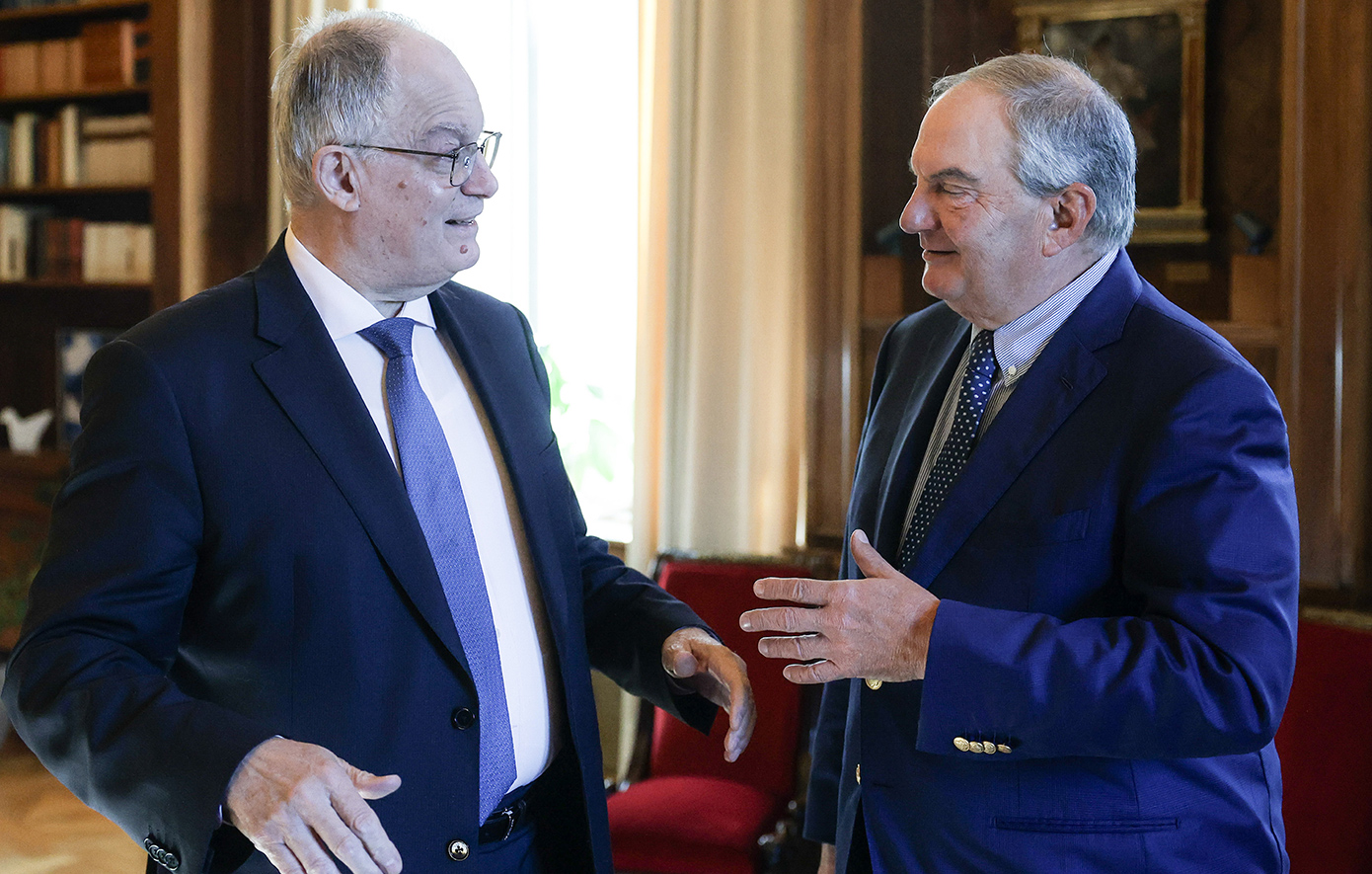 Τα εθνικά θέματα βρέθηκαν στο επίκεντρο της συνάντησης Τασούλα – Καραμανλή