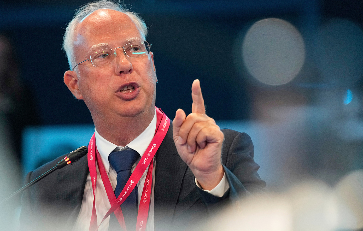 «Ρωσική απόβαση στο Μαϊάμι: Ο άνθρωπος του Πούτιν στο τραπέζι των διαβουλεύσεων με τους επιτελείς του Τραμπ»