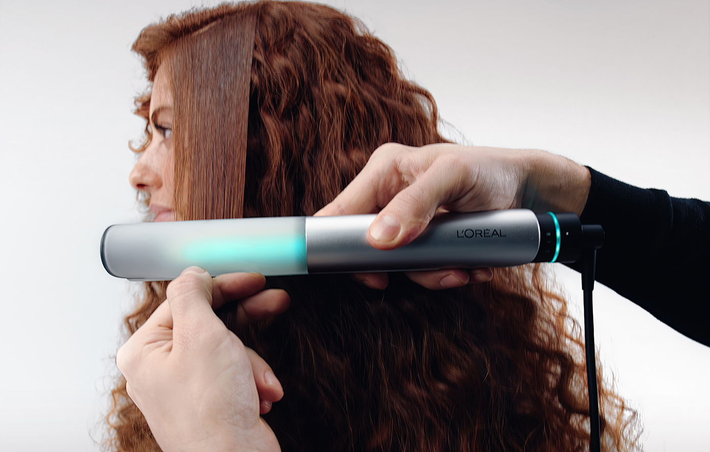 Η L’Oréal ενισχύει την ηγετική της θέση στην Beauty Tech, εισάγοντας τη δύναμη του υπέρυθρου φωτός στην περιποίηση μαλλιών και επιδερμίδας