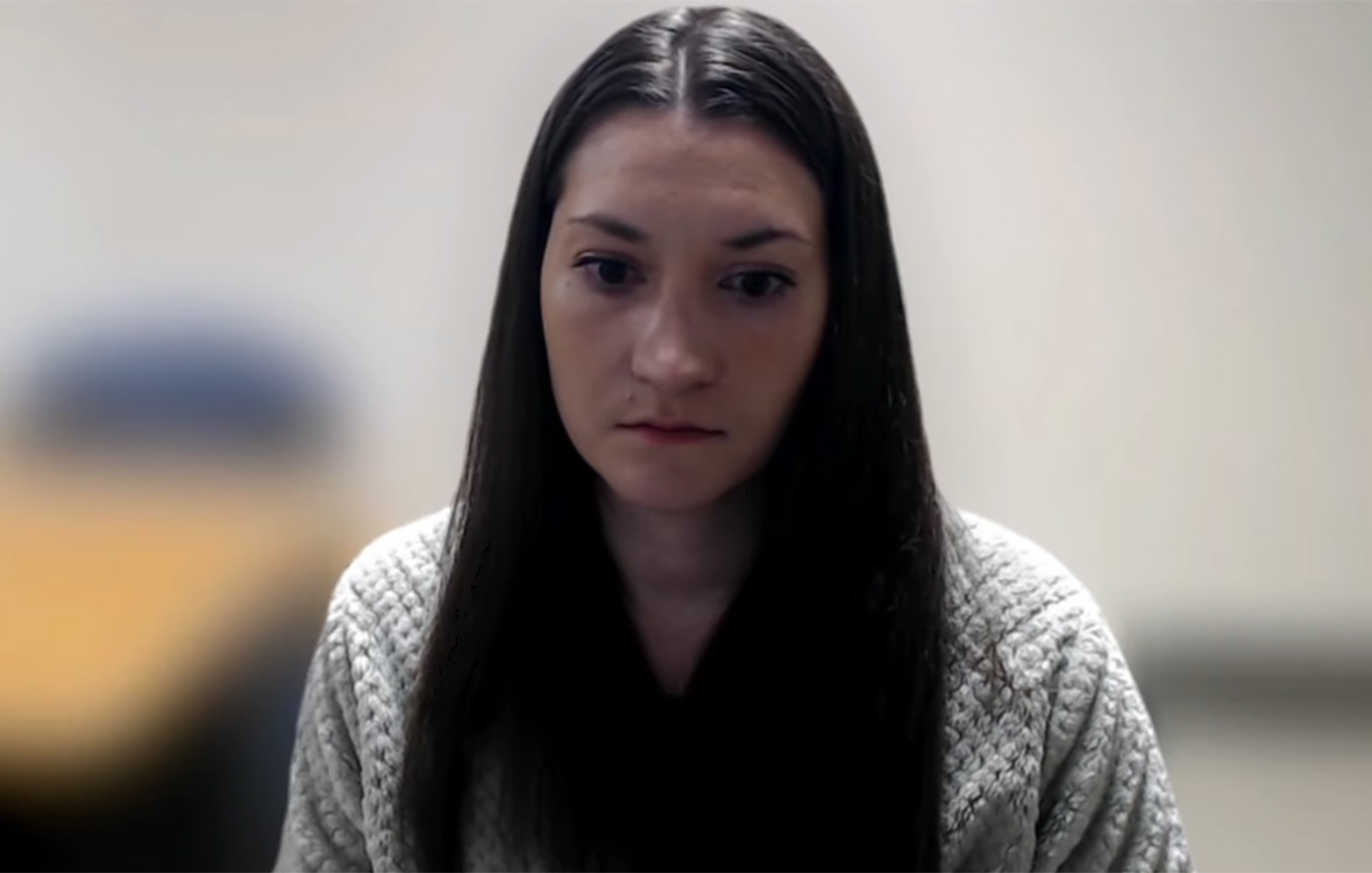 Έπνιξε τα 3 παιδιά της με λάστιχα γυμναστικής και πήδηξε από το παράθυρο, αφού πρώτα έστειλε τον σύζυγό της να αγοράσει φαγητό