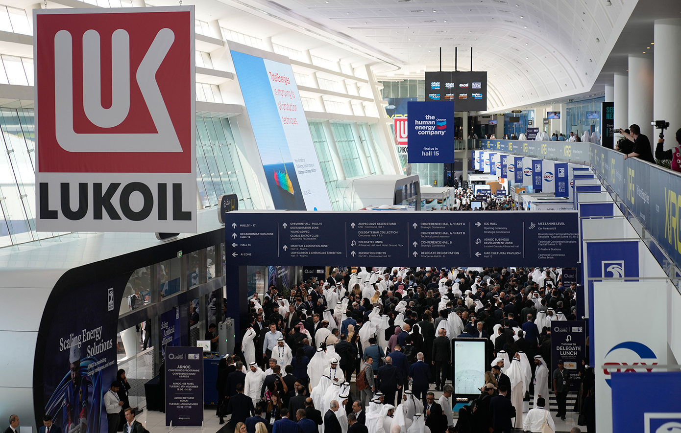 Τα περιουσιακά στοιχεία που διαθέτει στο εξωτερικό θα πουλήσει στον αμερικανικό όμιλο Carlyle η ρωσική Lukoil