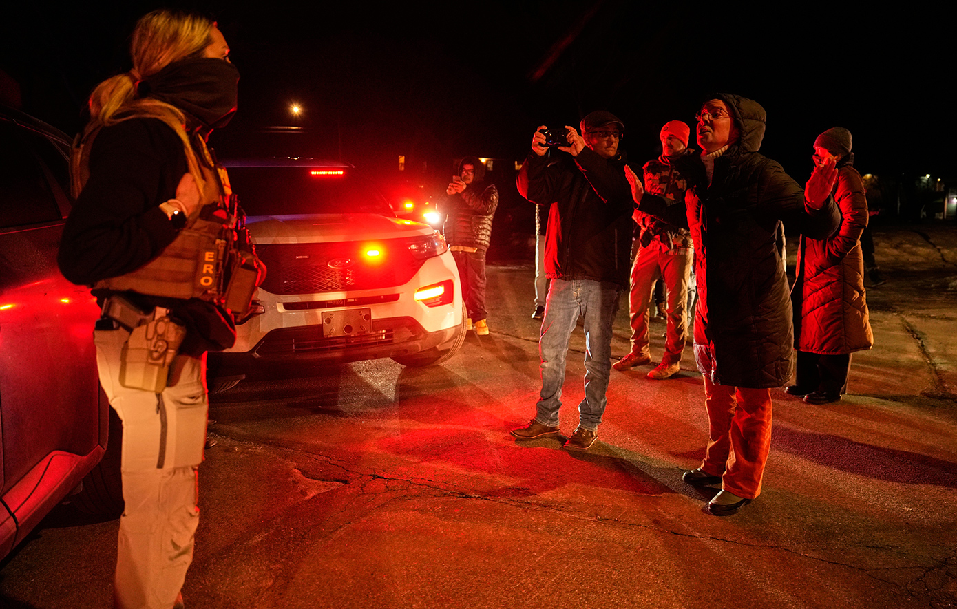 Από τη Βενεζουέλα ήταν ο άνδρας που φέρεται να επιτέθηκε με φτυάρι σε πράκτορα της ICE στη Μινεάπολη