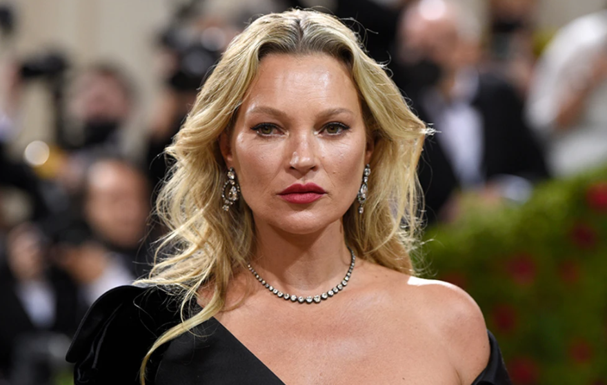 Το μυστικό όπλο της Κέιτ Μος, καθώς γίνεται 52: Η μεταμόρφωση του απόλυτου κοριτσιού των πάρτι σε γκουρού της ευεξίας