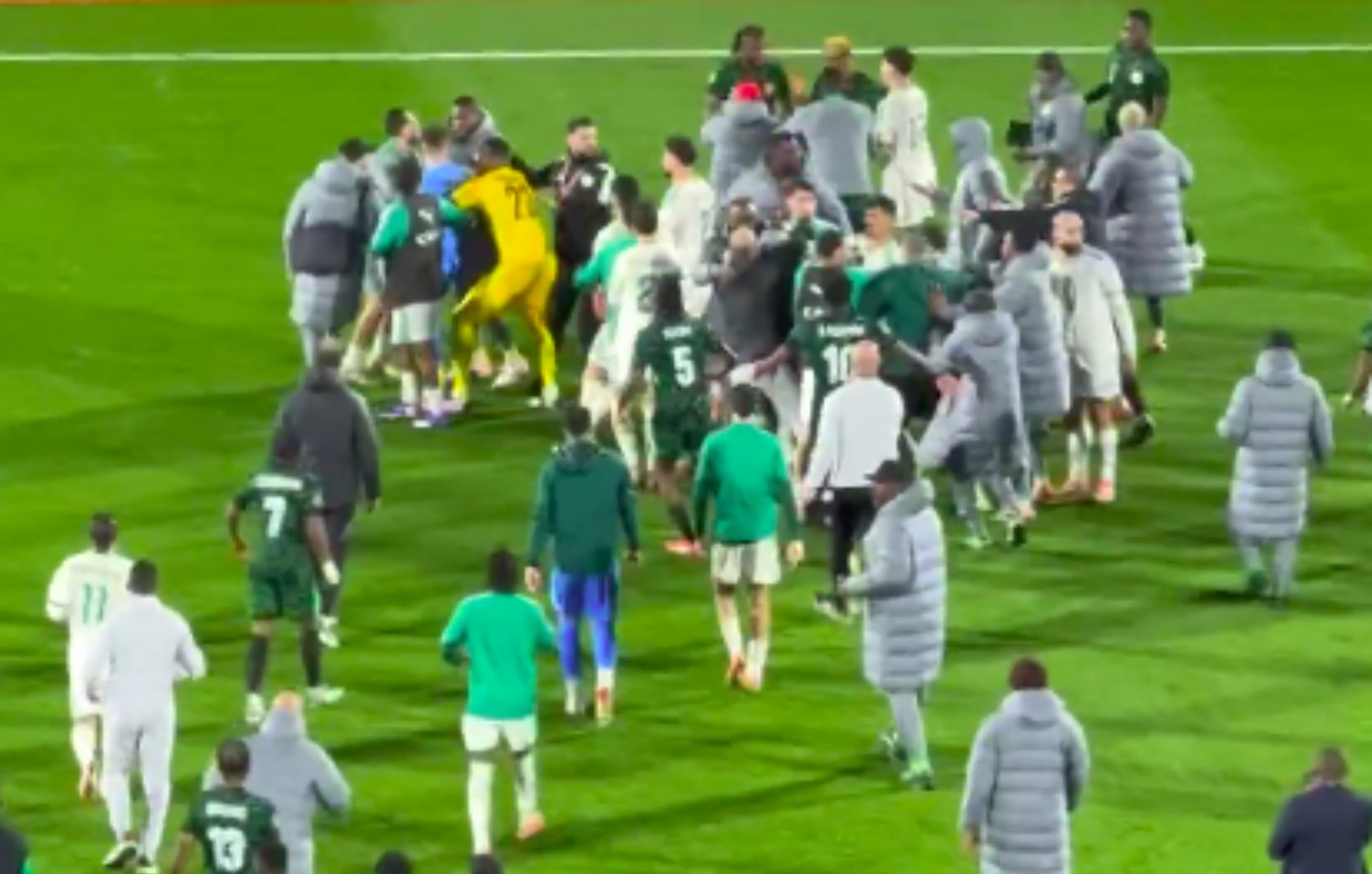 Χαμός στο Κόπα Άφρικα: Πλακώθηκαν παίκτες και δημοσιογράφοι στο Αλγερία &#8211; Νιγηρία