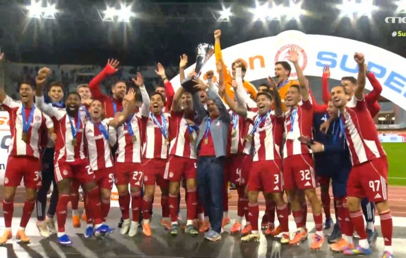 Ολυμπιακός: Η απονομή του Σούπερ Καπ μετά την 3άρα στον ΟΦΗ