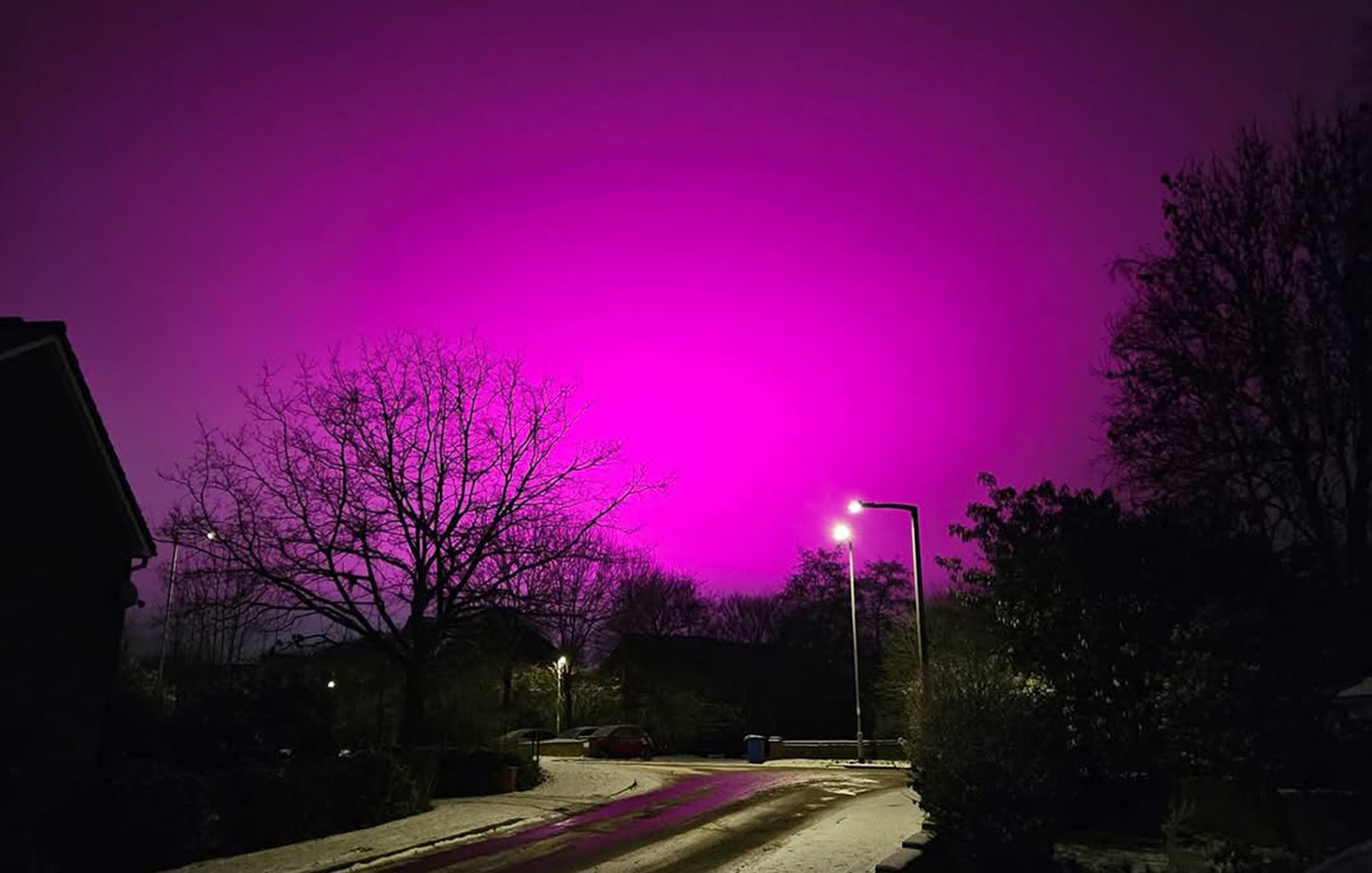 Ο ουρανός μιας αγγλικής πόλης έγινε μυστηριωδώς ροζ – Η απάντηση ήταν τελικά απλή