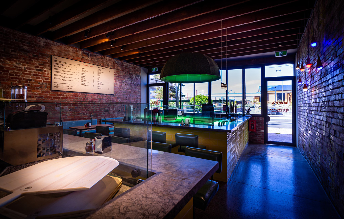 Οι αυθάδεις απαντήσεις ιδιοκτήτη πιτσαρίας σε αρνητικές κριτικές τον έκαναν viral: «Τέρμα η πίτσα για σένα! Δια βίου αποκλεισμός»