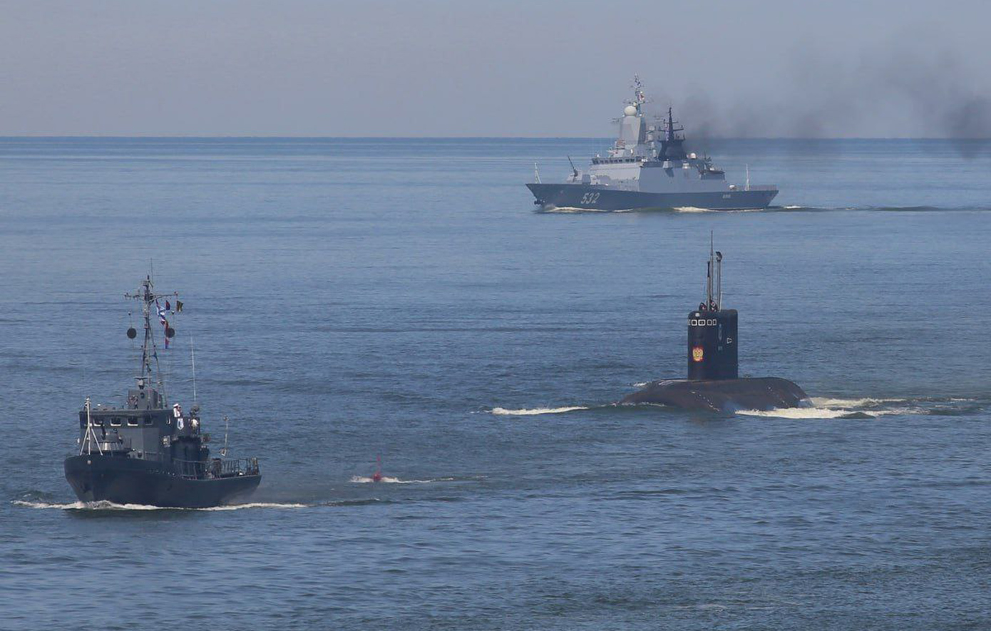 Σε εξέλιξη επιχείρηση στον Ατλαντικό: Οι ΗΠΑ προσπαθούν να δεσμεύσουν ρωσικό τάνκερ που συνοδεύουν ρωσικά πολεμικά πλοία