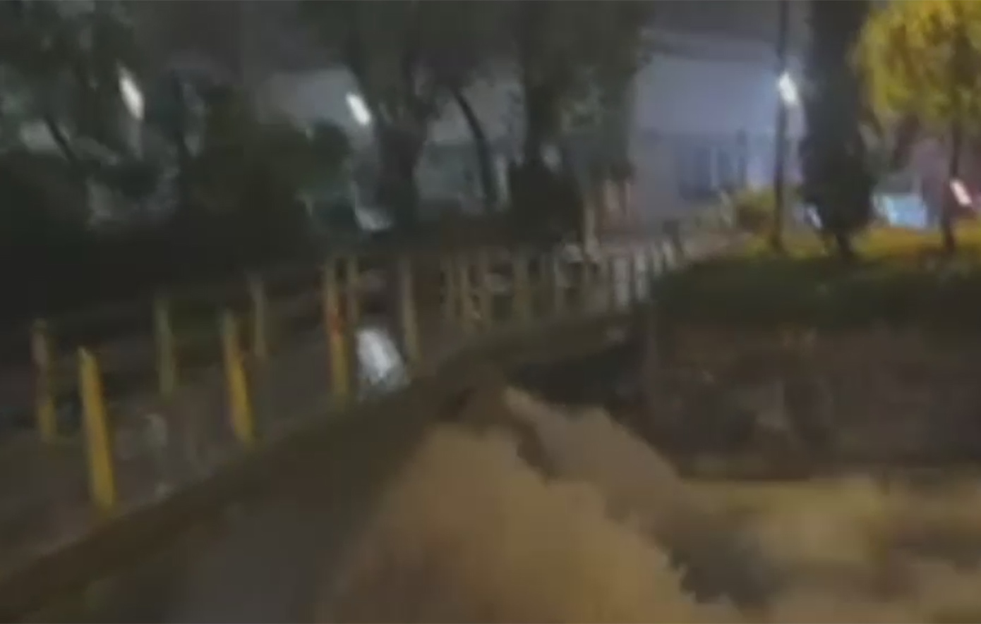 Πλημμυρίζει η Αττική, ποτάμια οι δρόμοι: Επικίνδυνη υπερχείλιση του Ιλισσού &#8211; Δείτε βίντεο και φωτογραφίες