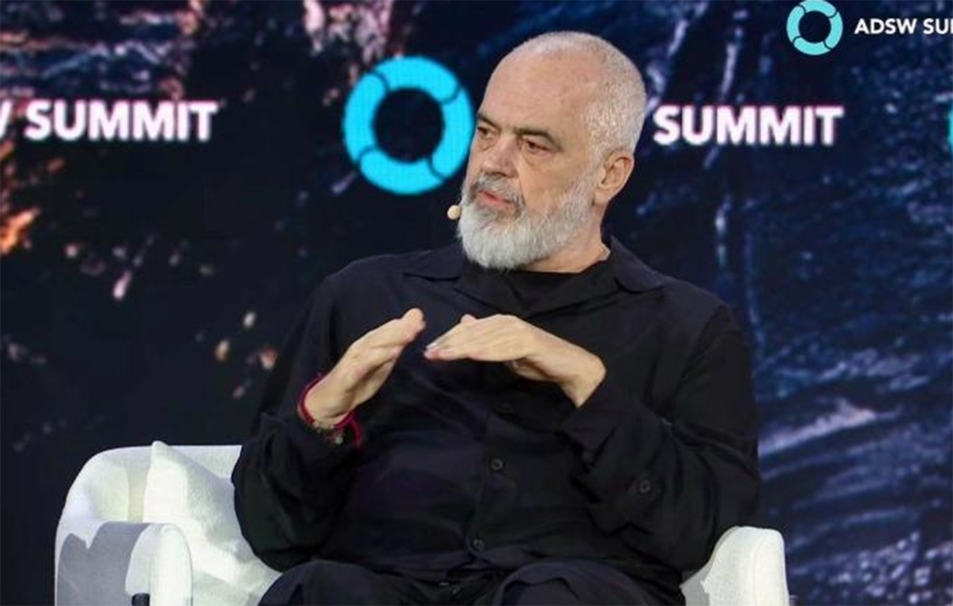 Ράμα για τη δήλωση περί Πλάτωνα και Αριστοτέλη: «Ειπώθηκε για πλάκα και μετατράπηκε σε διαμάχη από το εθνικιστικό πάθος»