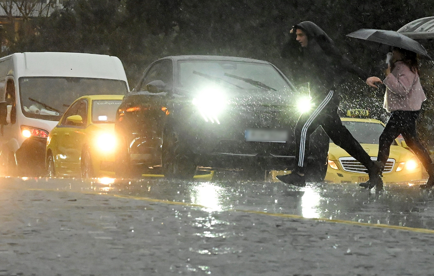 Κακοκαιρία στην Αττική: Προειδοποίηση για έντονα φαινόμενα από το μεσημέρι &#8211; Πώς θα εξελιχθούν τις επόμενες ώρες