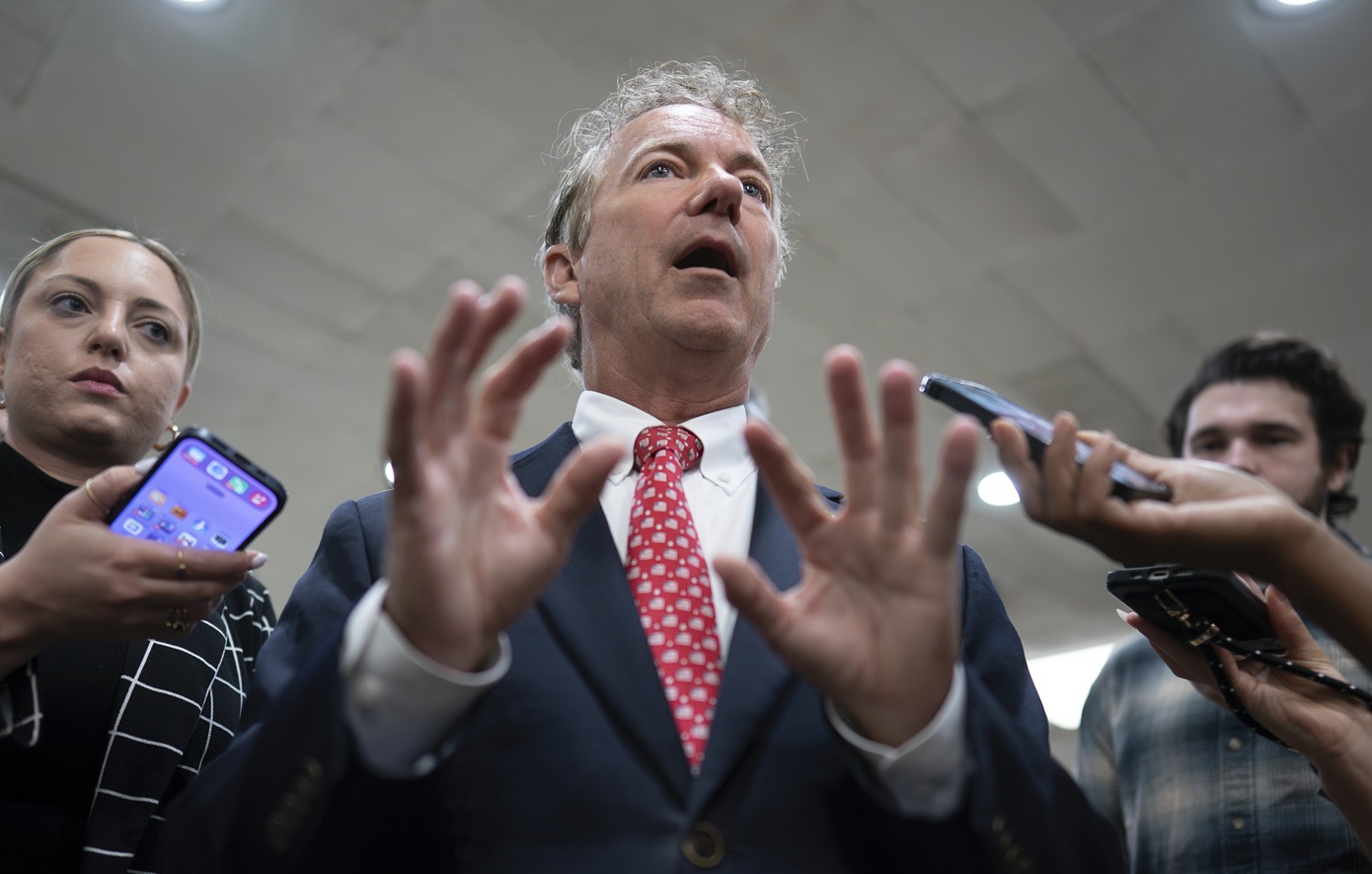 «Ανήθικο και ντροπιαστικό»: Ρεπουμπλικανοί ξεσηκώνονται κατά Τραμπ για τη Γροιλανδία