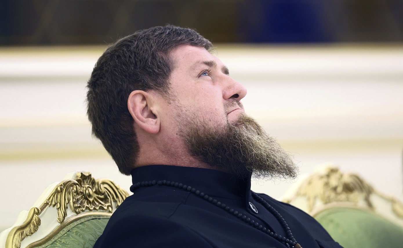 «Πιο κοντά στον θάνατο παρά στη ζωή»: Ο Καντίροφ νοσηλεύεται με νεφρική ανεπάρκεια, λένε Ουκρανοί