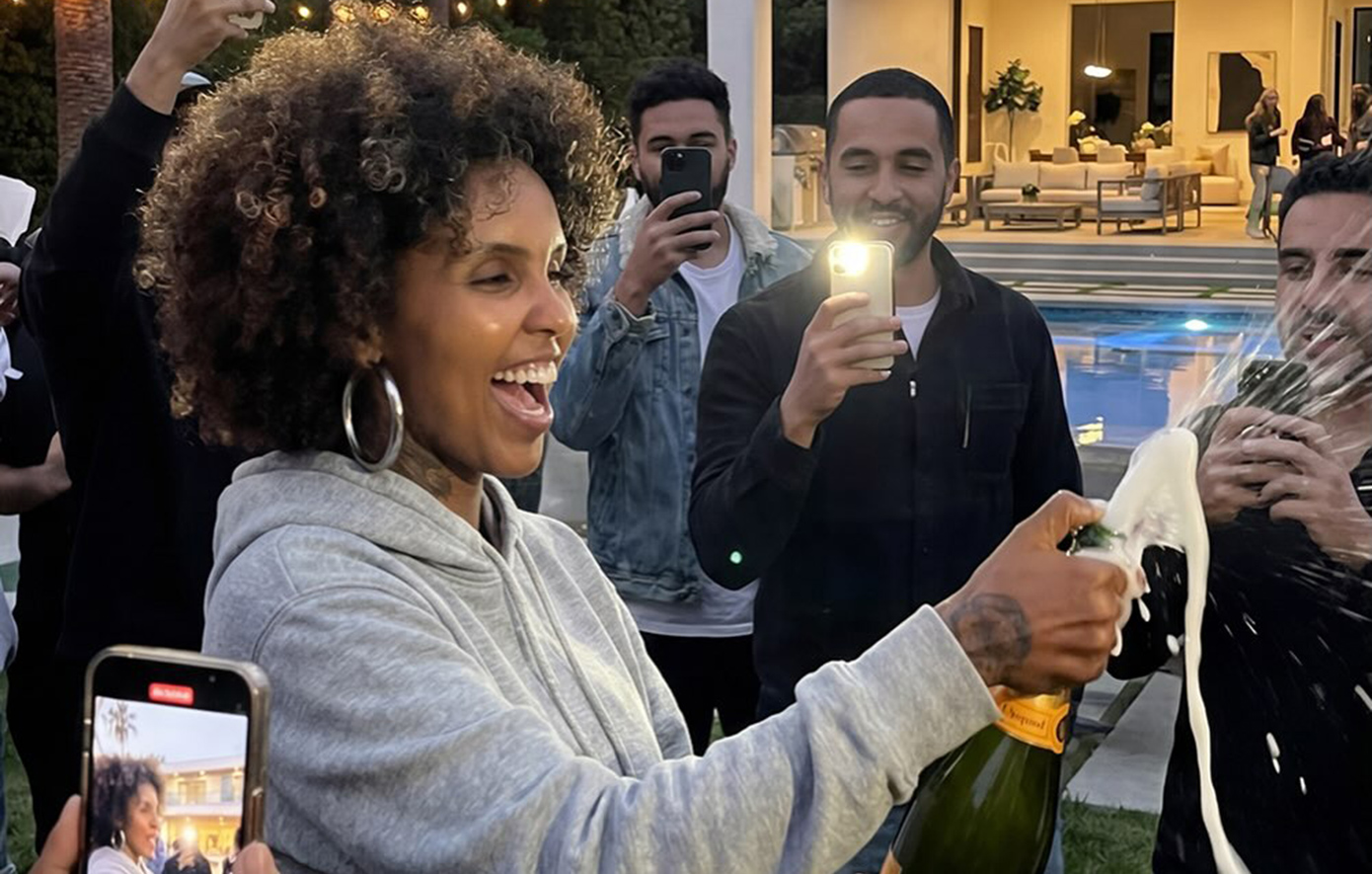 Τραγουδίστρια με 2,8 εκατομμύρια ακροατές στο Spotify και μεγάλα κέρδη είναι τελικά δημιούργημα της τεχνητής νοημοσύνης