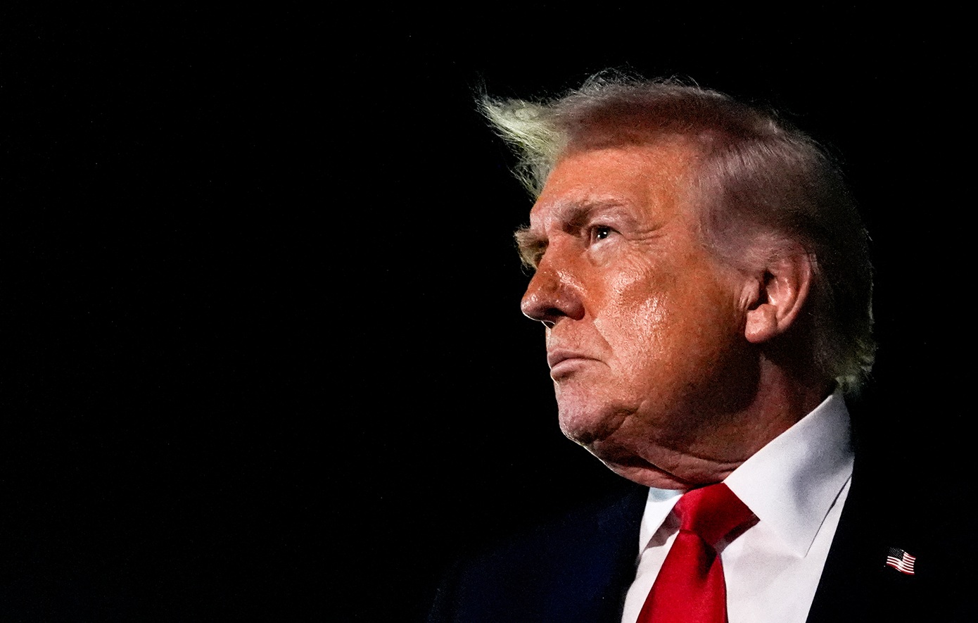 Πώς ο Τραμπ έβαλε στις τσέπες του 1,4 δισ. δολάρια &#8211; Η σκοτεινή πλευρά της εξουσίας