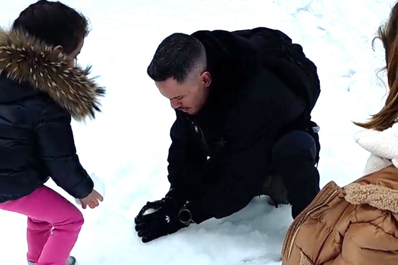 Πετρούνιας – Μιλλούση: Χαλάρωση και τρυφερές οικογενειακές στιγμές σε ορεινό χειμερινό προορισμό