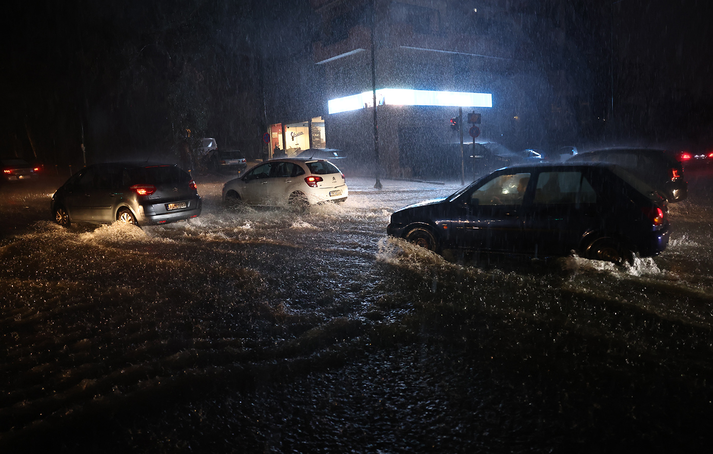 Μήνυμα 112 στον Ασπρόπυργο, υπερχείλισε το ρέμα του Αγίου Ιωάννη