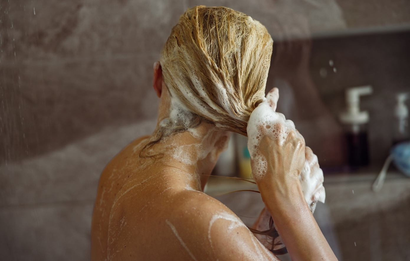 Πόσο συχνά πρέπει να λούζετε τα μαλλιά σας;