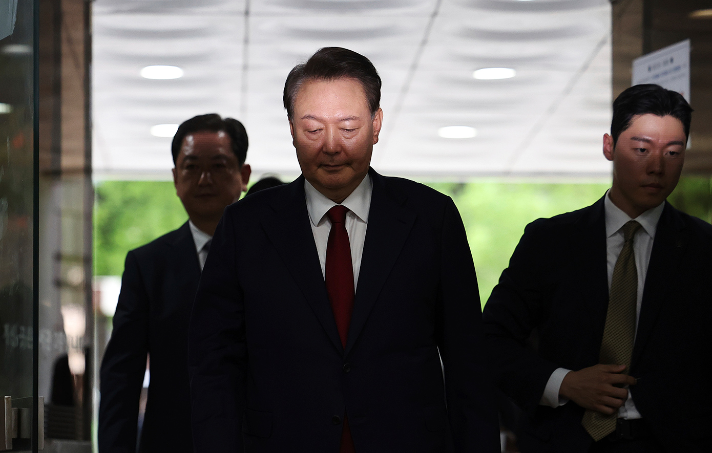 Τη θανατική ποινή εισηγούνται εισαγγελείς στη Νότια Κορέα για τον πρώην πρόεδρο Γιουν Σουκ Γέολ