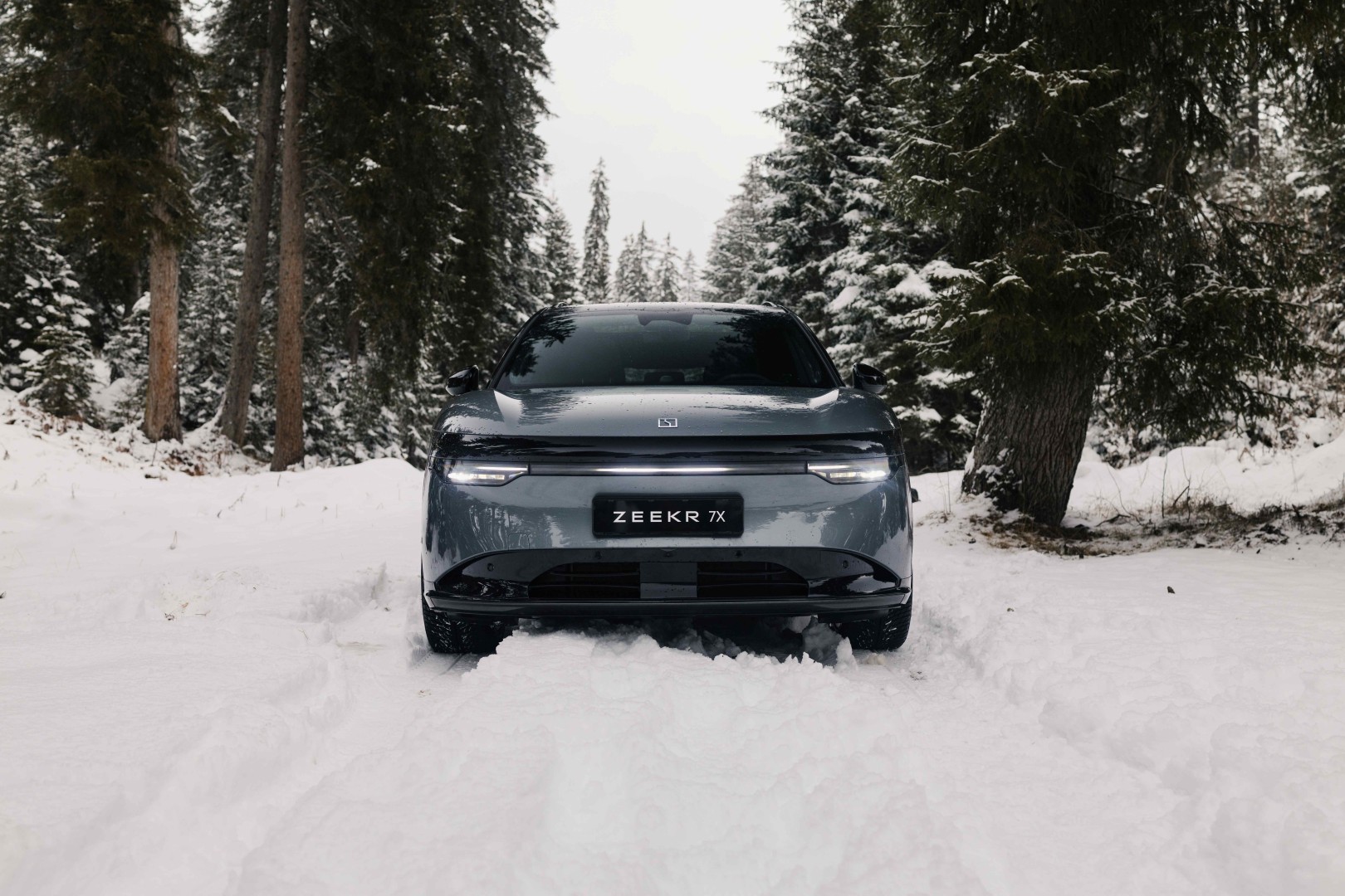 Το νέο Zeekr 7X ηλεκτρίζει τον Παρνασσό