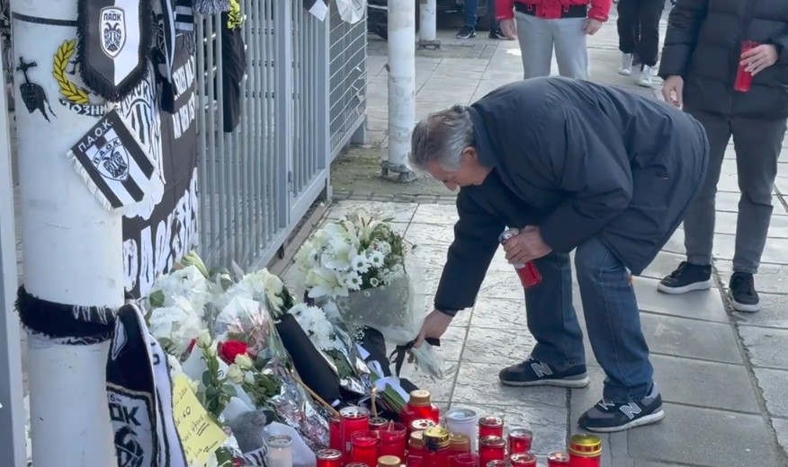 Με κερί στη μνήμη των επτά αδικοχαμένων οπαδών του ΠΑΟΚ ο Άγγελος Αναστασιάδης