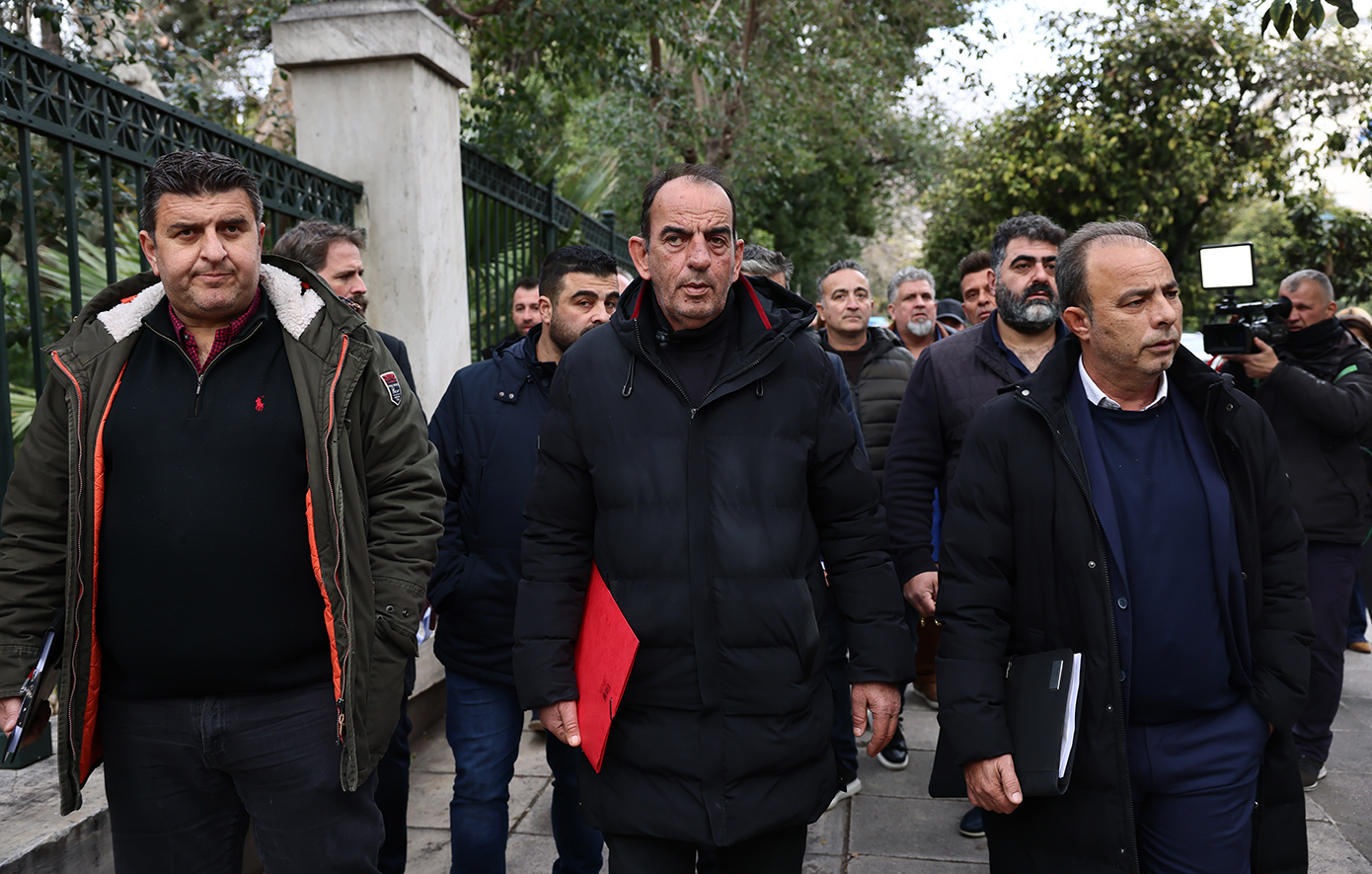 Στο Μαξίμου οι «σκληροί» των αγροτικών μπλόκων για τη συνάντηση με τον Μητσοτάκη