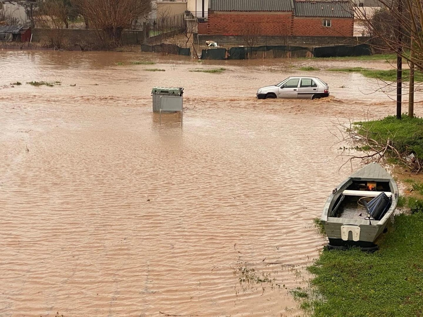 Ισχυρές βροχές προκάλεσαν προβλήματα σε Έβρο και Ροδόπη