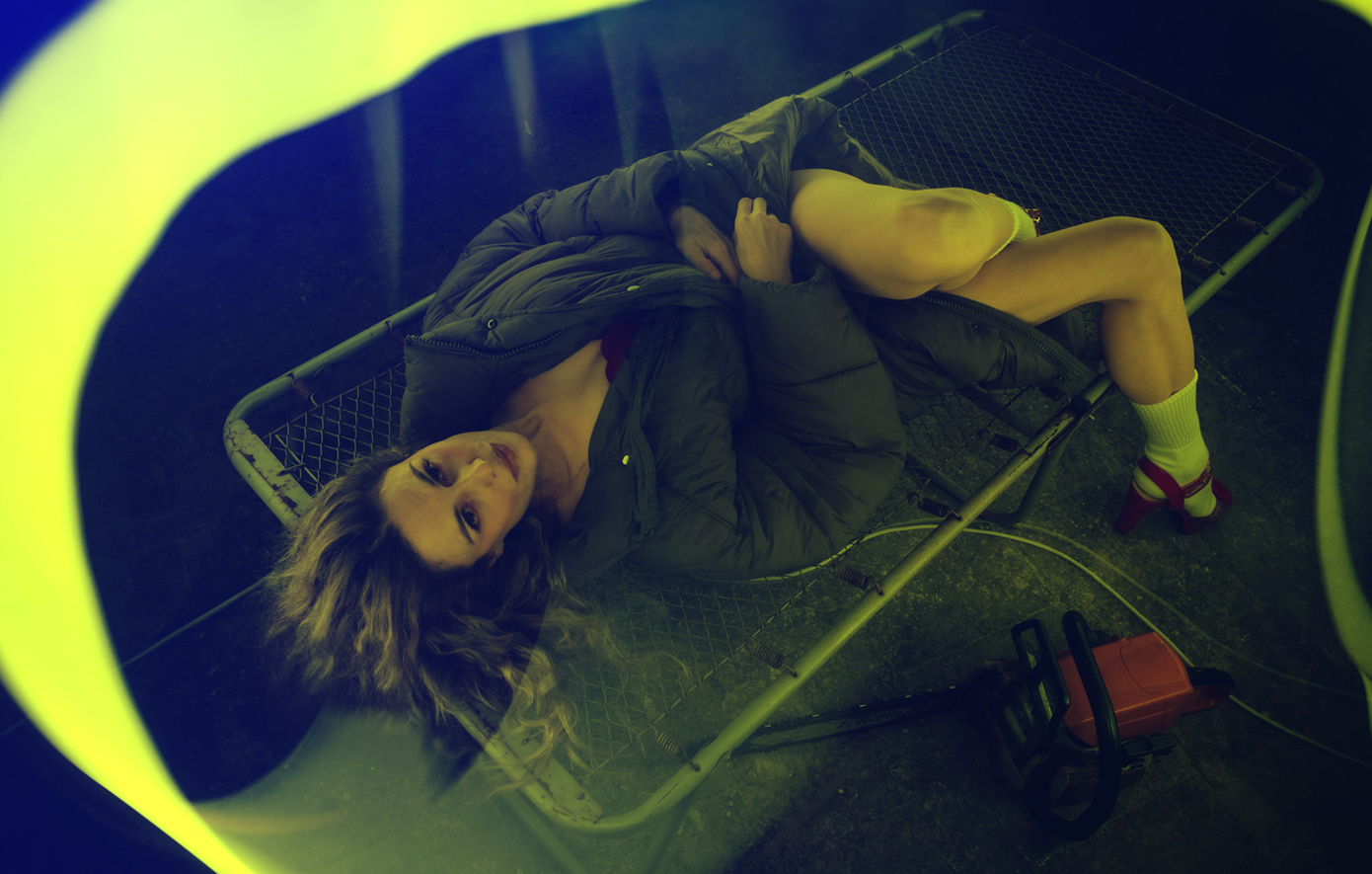 Αυτή η «Εκμηδένιση» δεν προσφέρει λύτρωση, δεν παρηγορεί, παρατηρεί