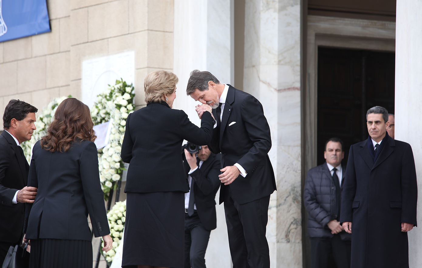 Πριγκίπισσα Ειρήνη: Αυτή τη στιγμή το τελευταίο αντίο στη Μητρόπολη Αθηνών