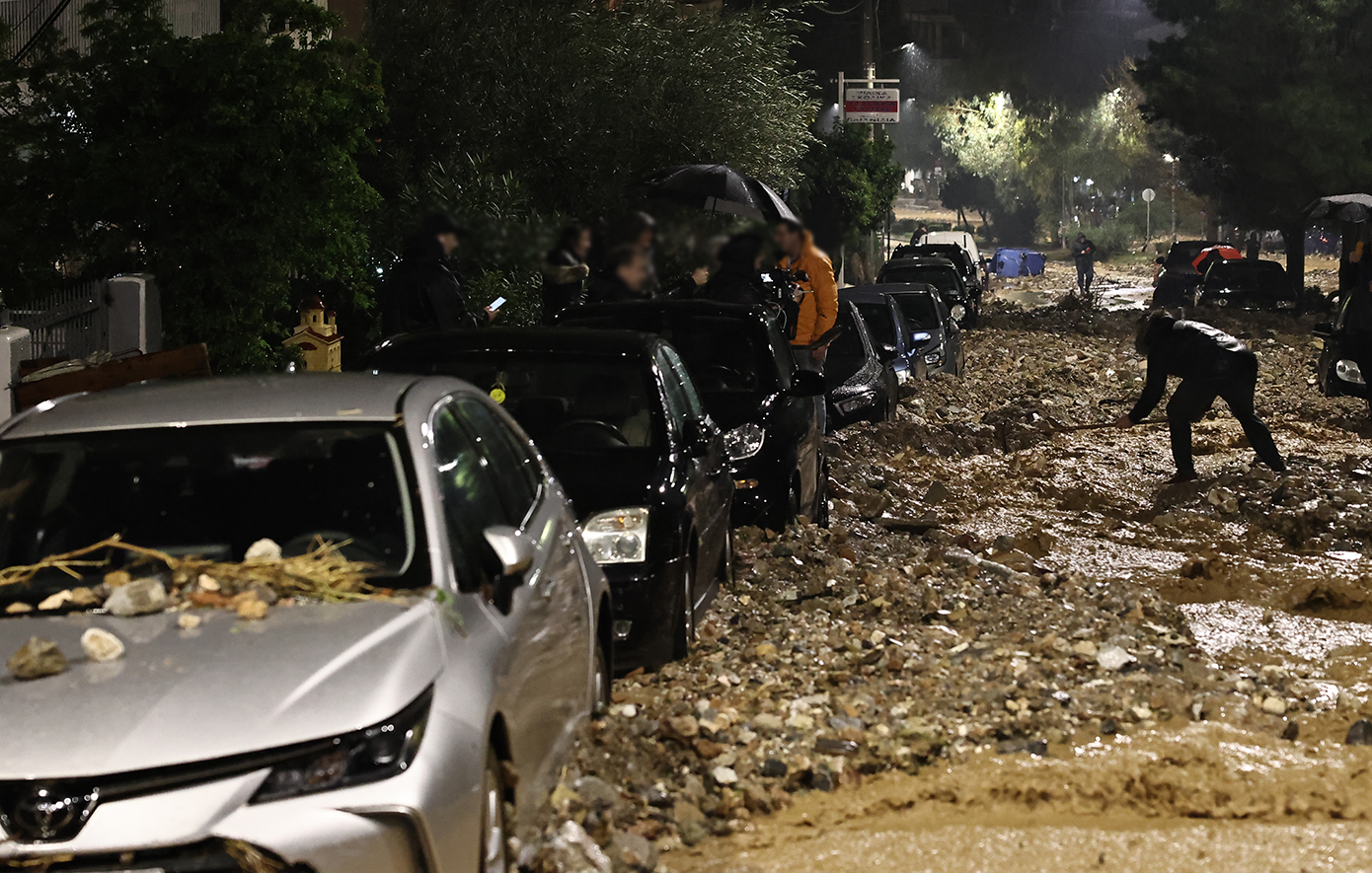 Γιατί προκάλεσε τέτοια καταστροφή στην Άνω Γλυφάδα η σφοδρή κακοκαιρία – Η εξήγηση Λέκκα