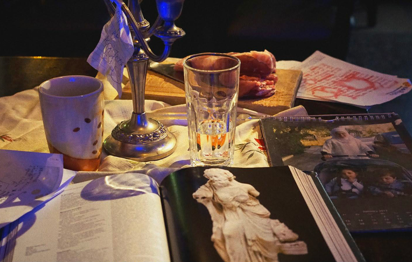 Γιατί «Η Γυναίκα της Ζάκυθος» πηγαίνει σε ένα από τα παλαιότερα και ομορφότερα καφενεία της Αθήνας;