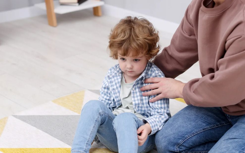 Ο γονιός ενός άλλου παιδιού προσέβαλε το παιδί μου, τι να κάνω; Η ψυχολόγος απαντά