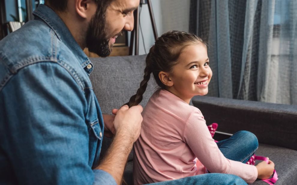 Μπαμπάδες που μεγαλώνουν κόρες με αυτοεκτίμηση δεν κάνουν αυτά τα λάθη
