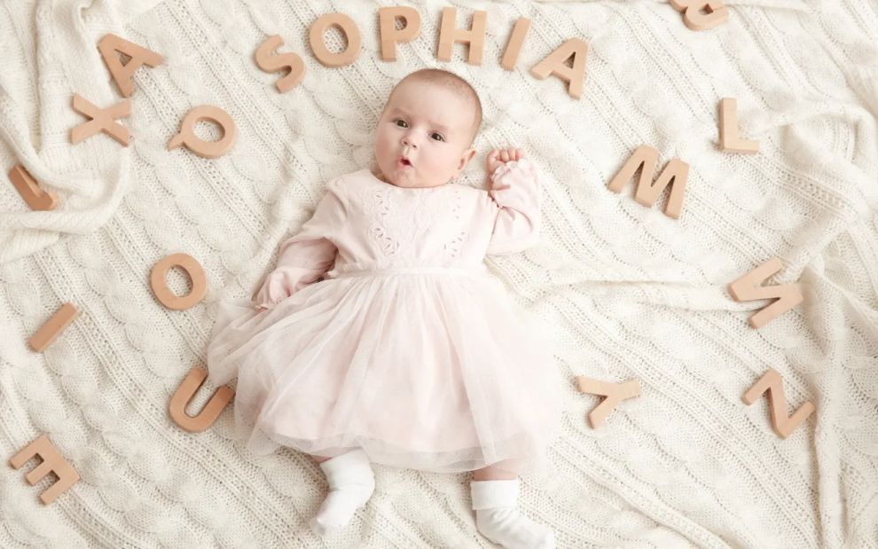 Ψάχνετε όνομα για το μωρό σας; Αυτά είναι τα trends για το 2026