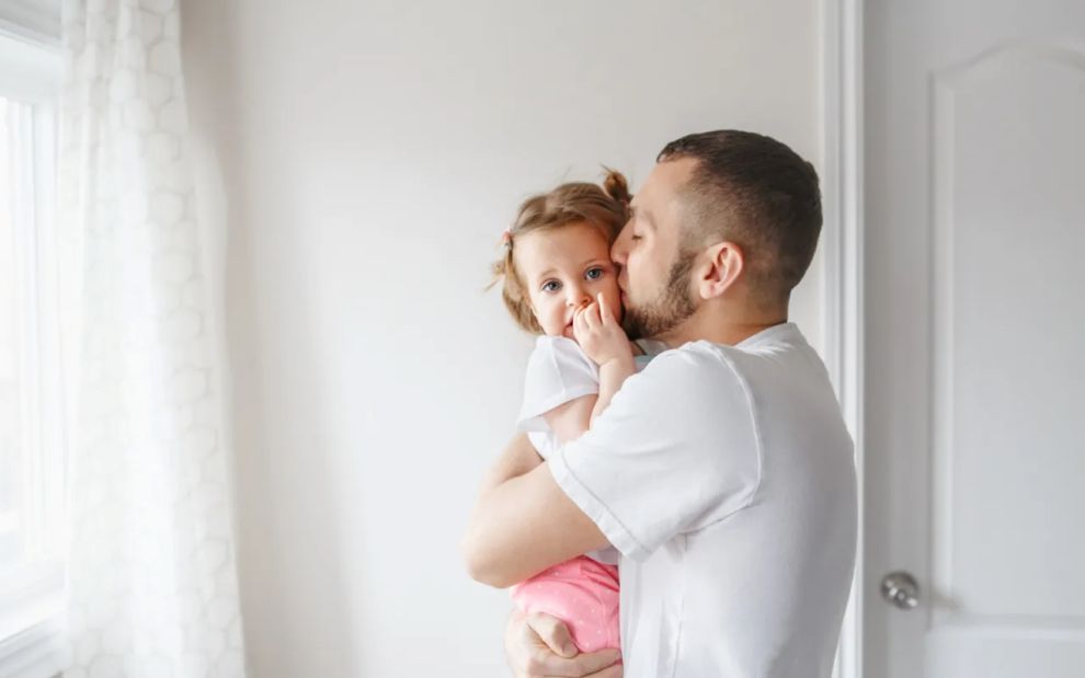 «Δυσκολεύομαι να αφήσω το παιδί με τον πρώην σύζυγό μου»: 8 τρόποι να το διαχειριστείς