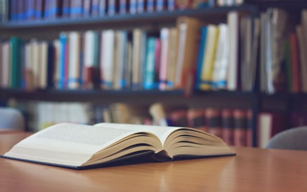 Το παιδικό σημείωμα που βρέθηκε σε βιβλίο βιβλιοθήκης και συγκίνησε τους πάντες