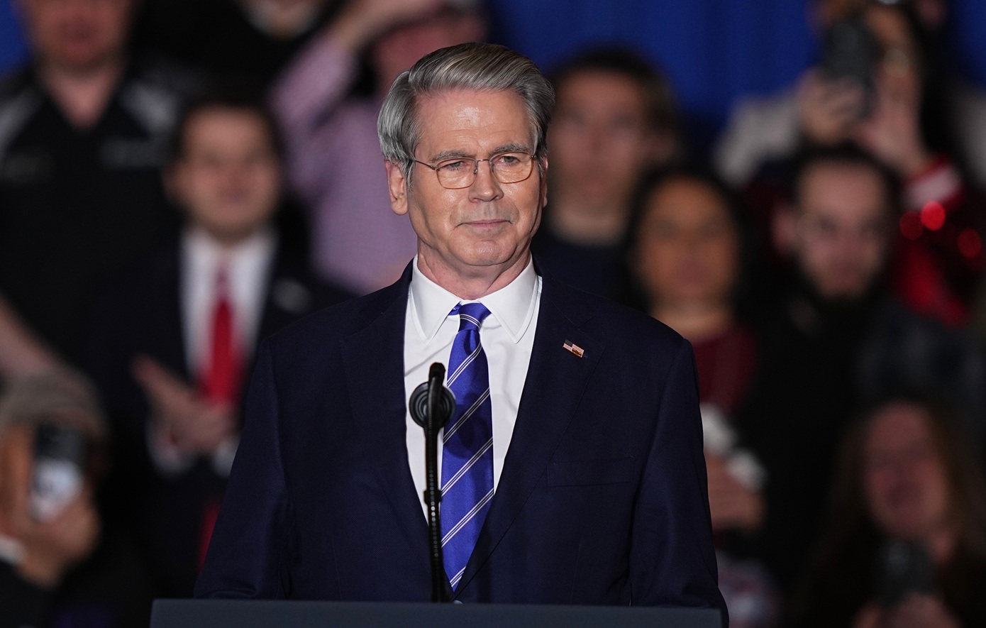 Η ηγεσία του Ιράν «εγκαταλείπει το πλοίο» – Δεκάδες εκατομμύρια δολάρια μεταφέρονται στο εξωτερικό