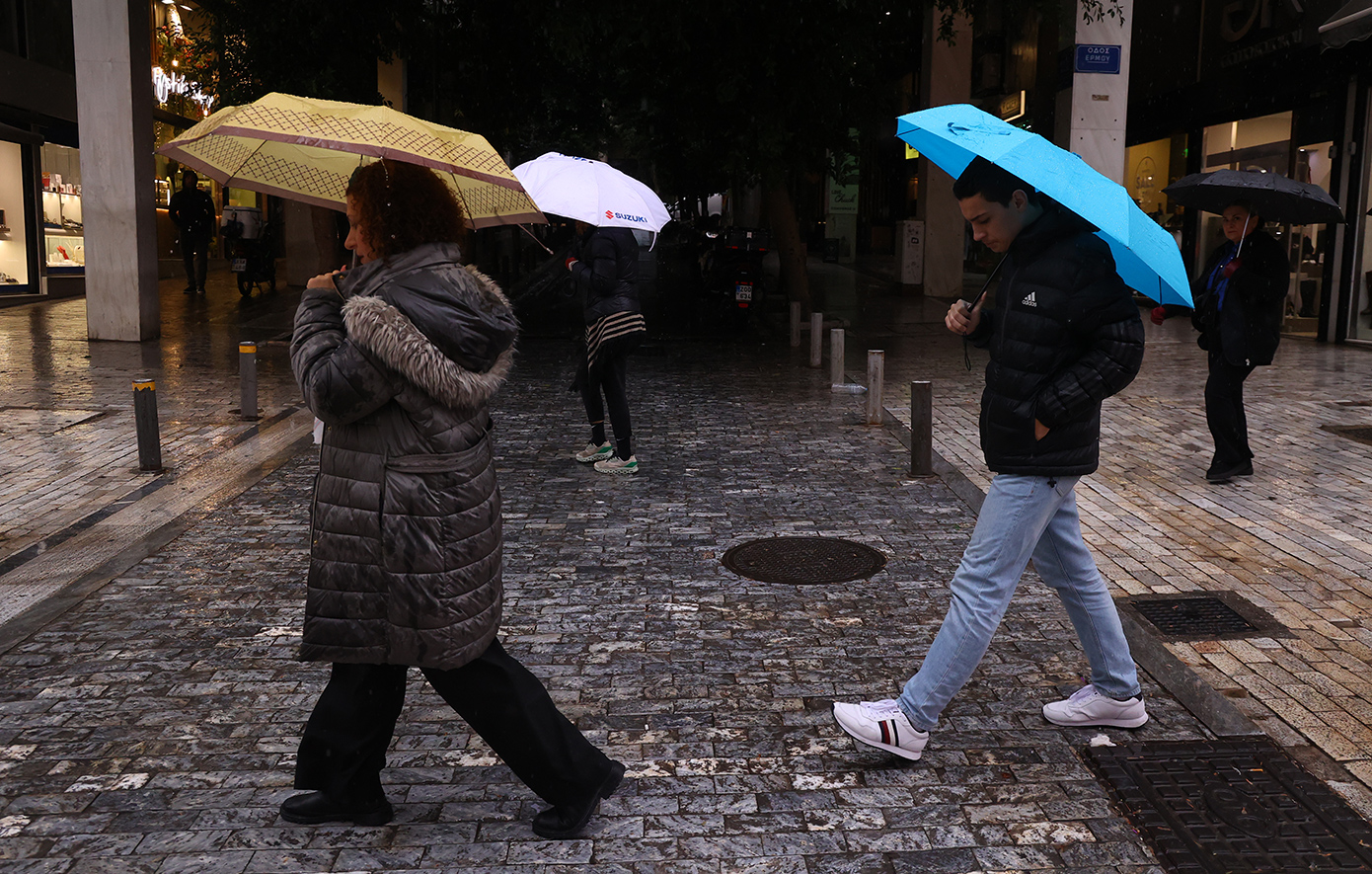 Άστατο το σκηνικό του καιρού με βροχές, καταιγίδες και τον υδράργυρο να ανεβαίνει &#8211; Πού θα είναι πιο έντονα τα φαινόμενα