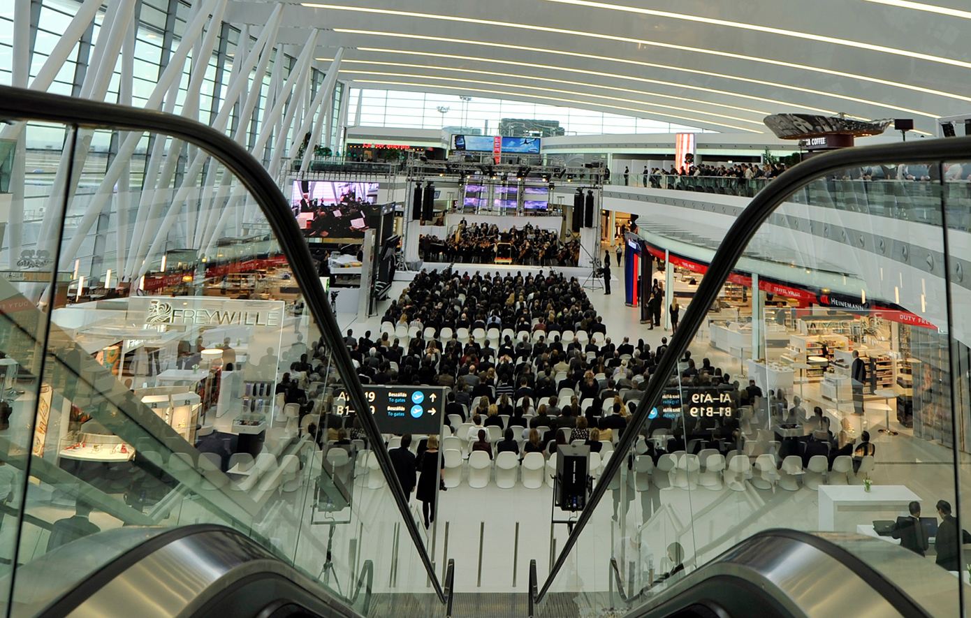 Επαναλειτουργούν τα αεροδρόμια Βουδαπέστης, Πράγας, Μπρατισλάβας που είχαν κλείσει προσωρινά λόγω παγωνιάς