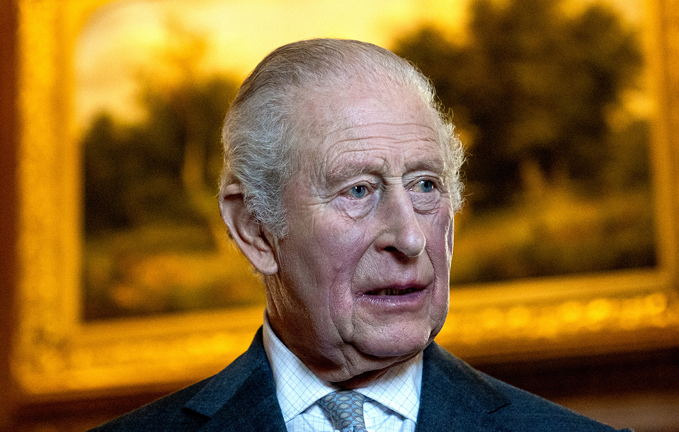 Βασιλιάς Κάρολος: Το τελετουργικό με τα δαμάσκηνα και η «εμμονή» που άφησε άναυδους τους σεφ