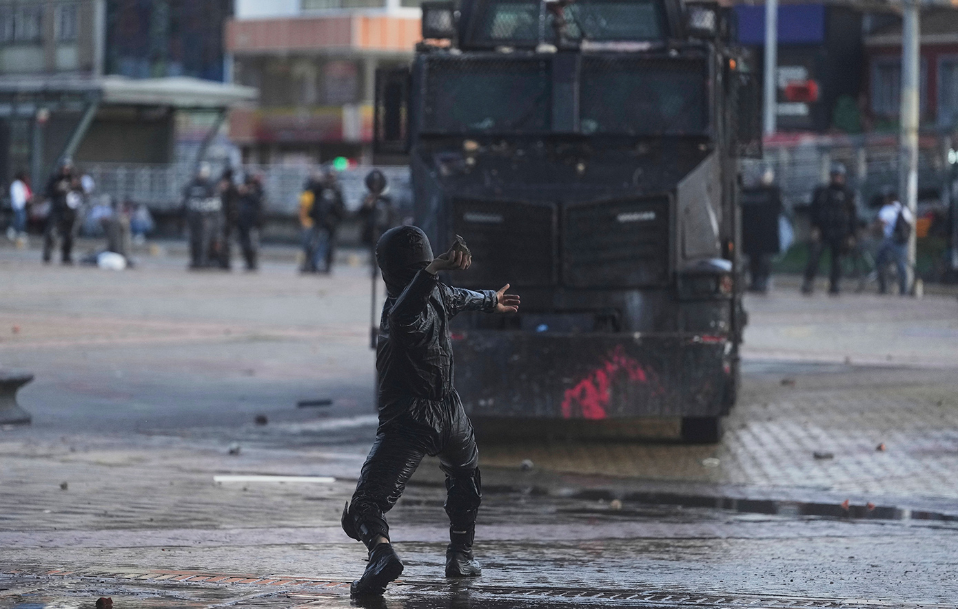 Πάνω από 20 άνθρωποι σκοτώθηκαν στην Κολομβία έπειτα από συγκρούσεις δύο παρατάξεων ανταρτών