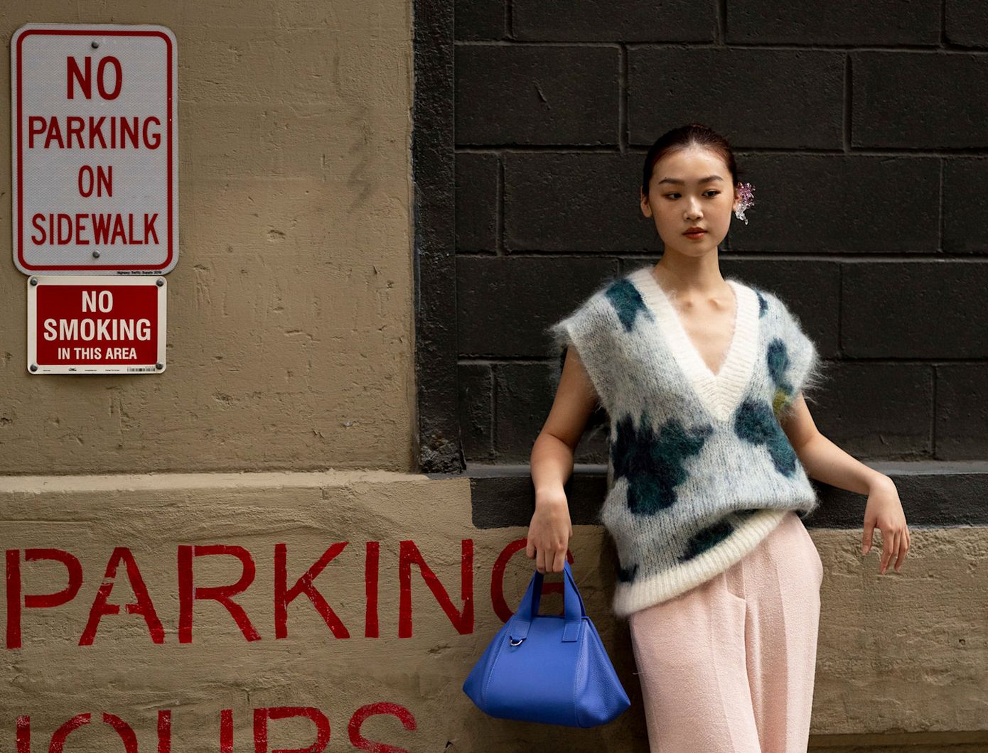 Μάλλινα που «τσιμπάνε»; Πώς να τα φορέσετε άνετα χωρίς να τα αποχωριστείτε