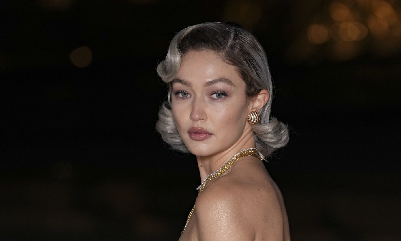 Gigi Hadid: Η πιο τολμηρή αλλαγή στα μαλλιά της φέρει την υπογραφή του Δημήτρη Γιαννέτου
