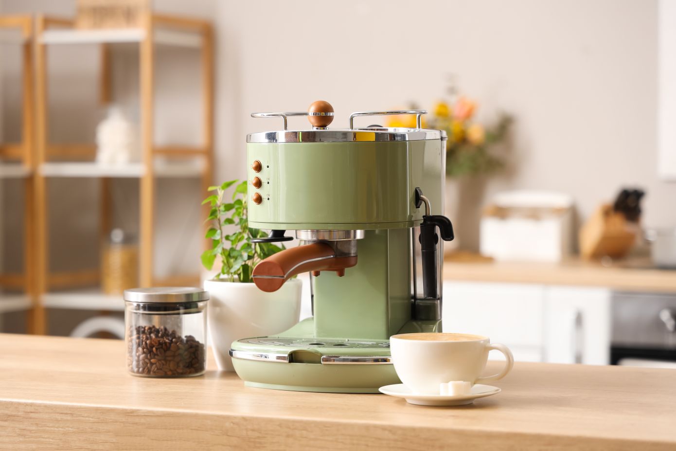 Πώς να καθαρίζετε σωστά τη μηχανή του εσπρέσο στο σπίτι για να πίνετε ωραίο καφέ