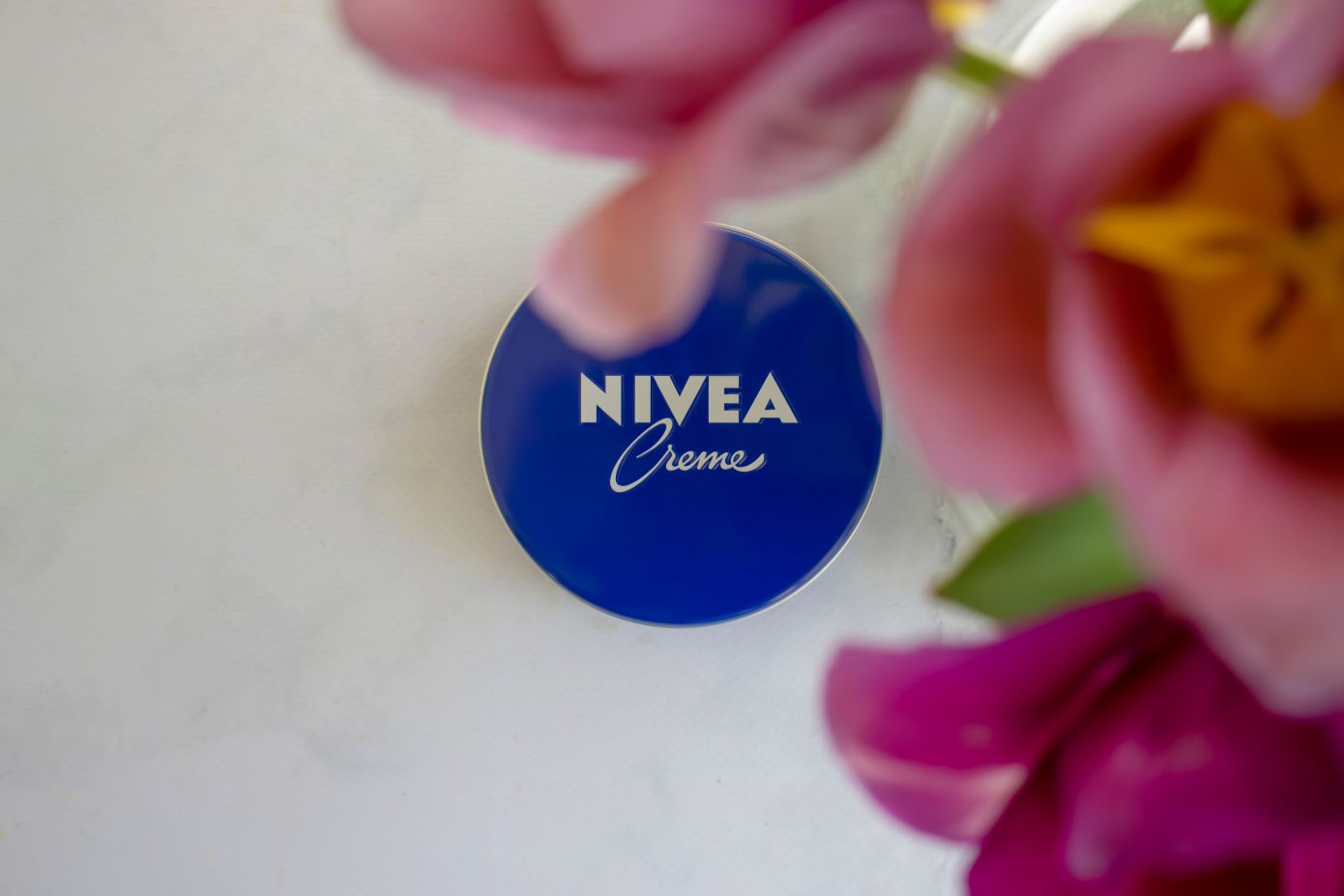 Το απλό κόλπο με την κλασική Nivea στο μπλε κουτί που κάνει το άρωμα να κρατά όλη μέρα