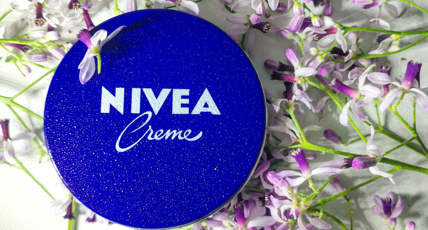 H Nivea στο μπλε κουτί εξαφανίζει τους μαύρους κύκλους: Δείτε πως βοηθά το βλέμμα μετά τα 50